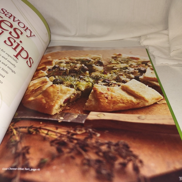 Better Homes and Gardens Christmas Cooking From the Heart 2011 HC VG - Picture 9 of 10